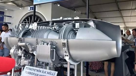 Türkiye'nin milli uçak motoru İzmir Teknofest'te görücüye çıktı