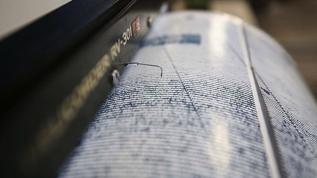 İzmir'de 3.7 büyüklüğünde deprem meydana geldi 