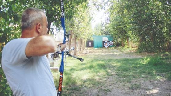 Çocukluk hayali okçuluğa 51 yaşında kavuştu