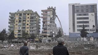Kahramanmaraş'ta 5 katlı bina yıkıldı