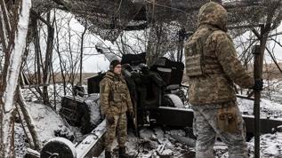Ukrayna'da Rus mevzilerine topçu atışı