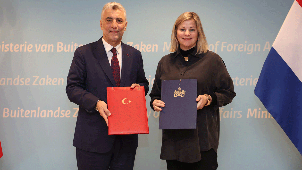 Bakan Bolat duyurdu: Türkiye ile Hollanda arasında imzalar atıldı