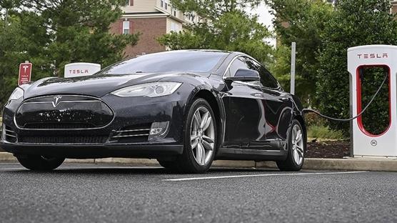 Tesla, Çin'de satılan 1,6 milyon elektrikli aracını geri çağırdı