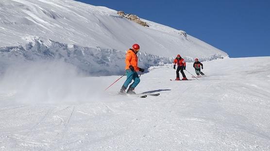Kayak merkezlerinde en fazla kar kalınlığı 159 santimetreyle Hakkari'de ölçüldü