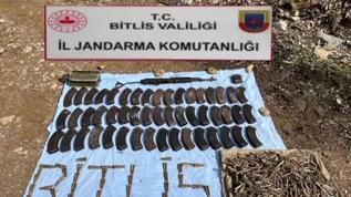 Bitlis'te PKK'lı teröristlerce araziye gizlenmiş silah ve mühimmat ele geçirildi