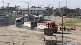 İşgalci İsrail yardım bekleyen Filistinlilere saldırdı