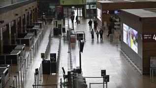 Almanya havalimanlarını grev vurdu