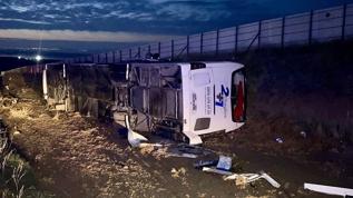 Kırşehir'de yolcu otobüsü devrildi: 15 yaralı