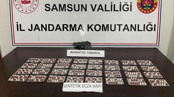Samsun'da uyuşturucu operasyonu: 450 adet sentetik ecza ile 1 tabanca ele geçirildi