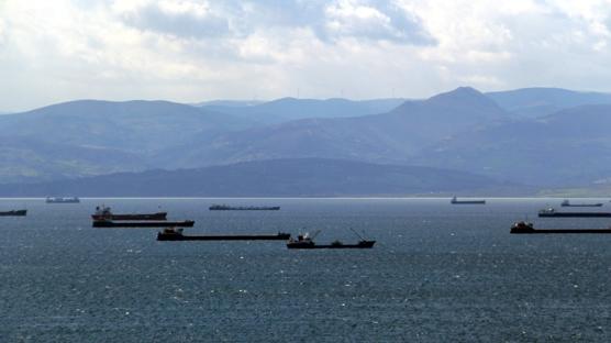 Meteoroloji uyarmıştı... Gemiler Sinop'a sığındı