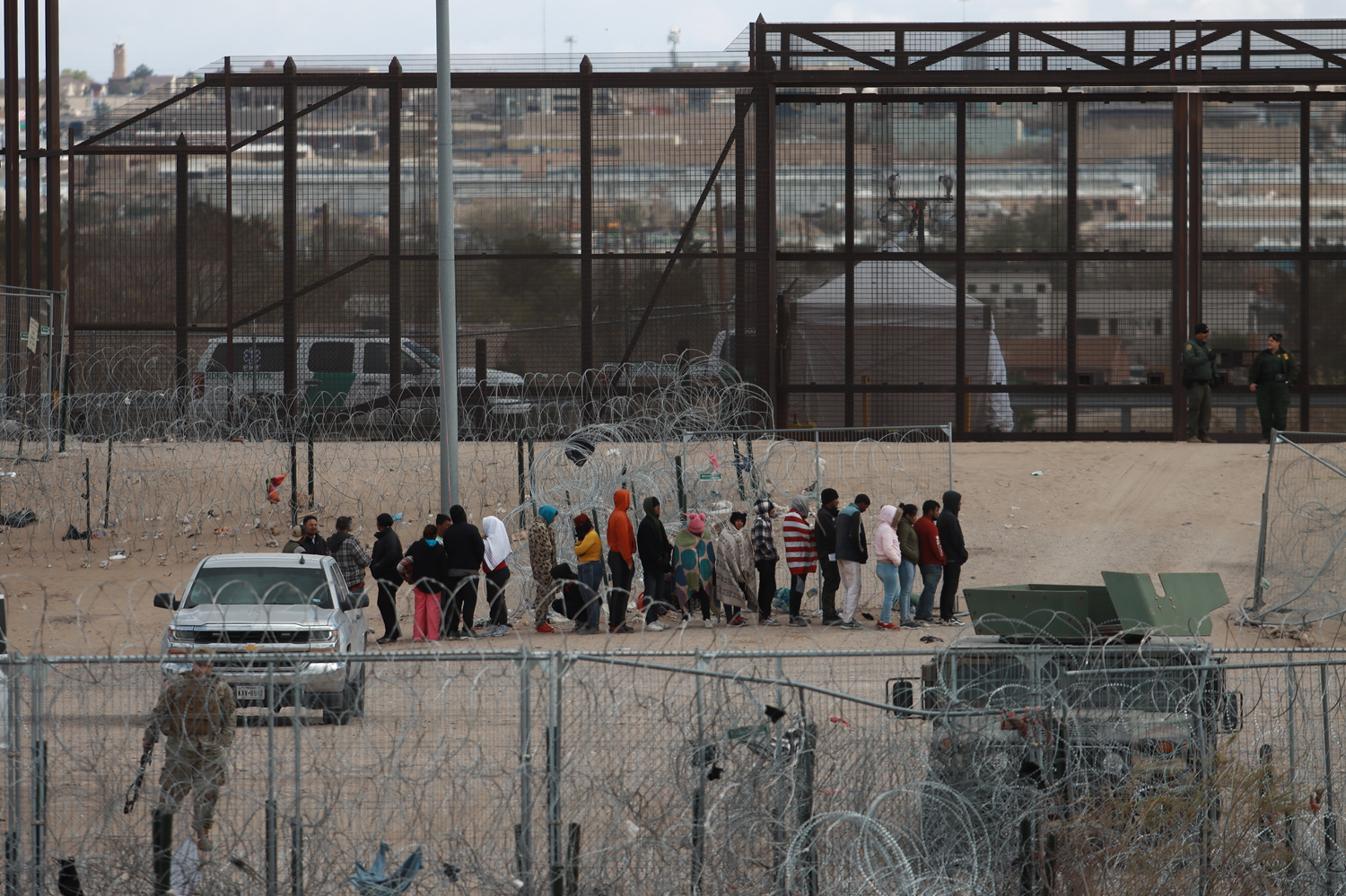 ABD-Meksika sınırında kaçak göçmen krizi