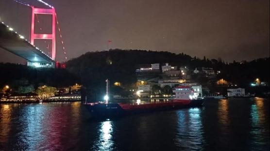 İstanbul Boğazı gemi trafiğine yeniden açıldı 