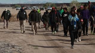 ABD-Meksika sınırında düzensiz göç krizi!