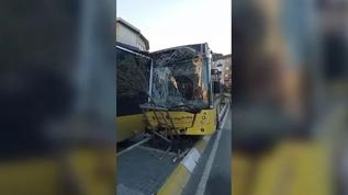 Gaziosmanpaşa'da gaz pedalı takılı kalan İETT otobüsü duraktaki 4 araca çarptı