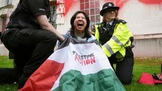 İngiltere'de İsrail tepkisi: İngiliz Savunma Bakanlığına boyalı protesto