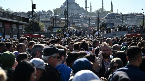 İstanbul'un tarihi ve turistik yerlerinde bayram yoğunluğu yaşanıyor 