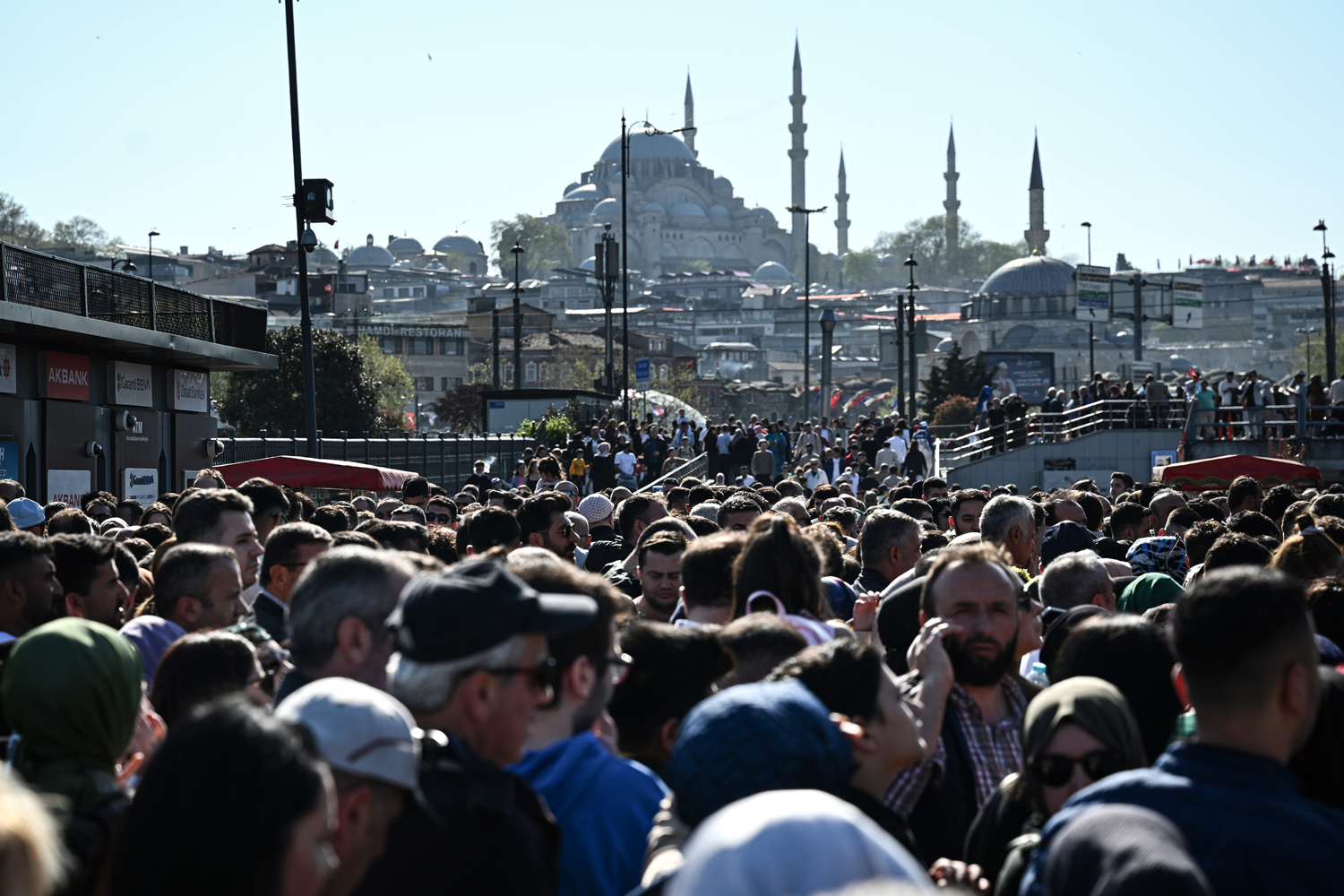 İstanbul'un tarihi ve turistik yerlerinde bayram yoğunluğu yaşanıyor 