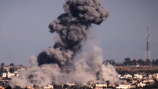İsrail'in saldırılarını sürdürdüğü Gazze'de can kaybı 33 bin 797'ye çıktı