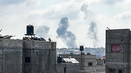 İşgalci İsrail, Filistinlilerin evlerini vuruyor!