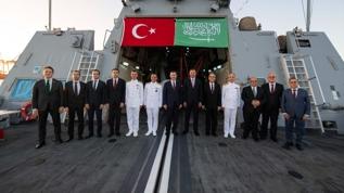 Japonya seyri için Türkiye'den yola çıkan TCG Kınalıada, Cidde limanını ziyaret etti