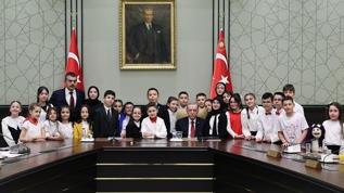 Başkan Erdoğan, Bakan Tekin ve beraberindeki çocukları kabul etti