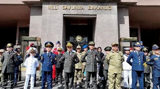 Milli Savunma Bakanlığı ve TRT Çocuk Korosu'ndan "23 Nisan" özel klibi