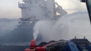 Çanakkale Boğazı'nda kuru yük gemisinde yangın: Gemi trafiği askıya alındı 