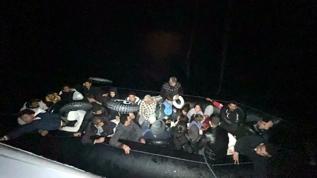 Ayvalık açıklarında 21 düzensiz göçmen kurtarıldı 