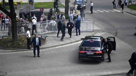 Slovakya Başbakanı'na silahlı saldır!