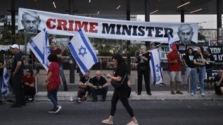 Tel Aviv'de Netanyahu'ya öfke seli! Binlerce İsrailli ateşkes için sokaklara döküldü