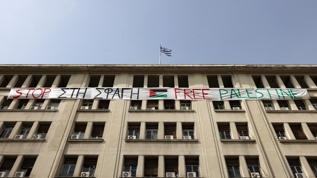 Yunanistan'da memurlardan Gazze'ye destek: Bakanlık binasına Filistin bayrağı asıldı