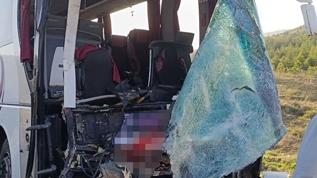Afyonkarahisar'da yolcu otobüsü ile kamyonet çarpıştı: 17 yaralı