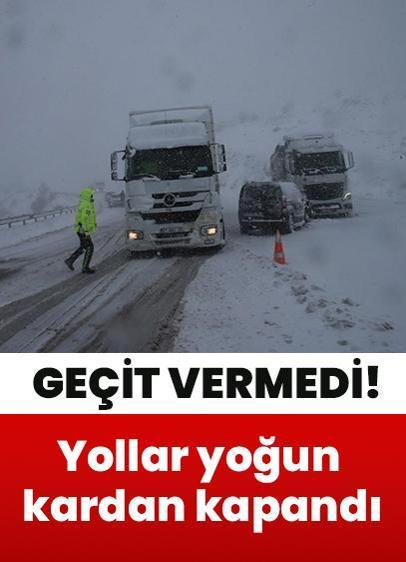 Yoğun kar geçit vermedi! Yollar kapandı, vatandaşlar mahsur kaldı