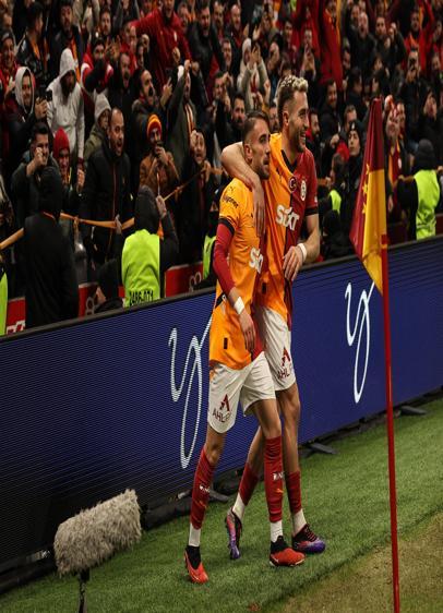 Galatasaray liderliğini koruyor!