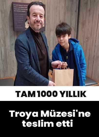 Bulduğu 1000 yıllık tarihi sikkeyi müzeye teslim etti