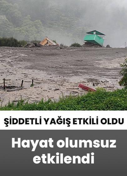 Hindistan'da şiddetli yağış hava ve kara ulaşımını olumsuz etkiledi!