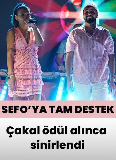 Demet Akalın'dan Sefo'ya destek! Çakal ödül alınca sinirlendi