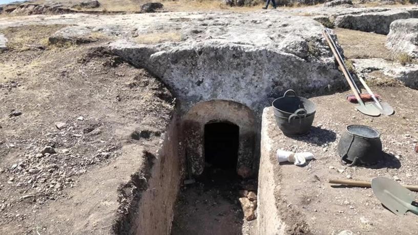 Adıyaman'da antik kentte keşfedildi! 1800 yıllık oda mezarı heyecanı